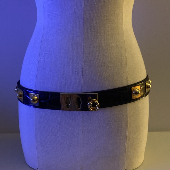 BLACK Belt with Gold Tone embellishments studded around the piece& keyhole clasp - Picture 4 of 9
